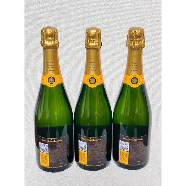 【バラ様専用】Veuve Clicquot/ヴーヴクリコイエローラベル750ml 食品/飲料/酒の酒(シャンパン/スパークリングワイン)の商品写真