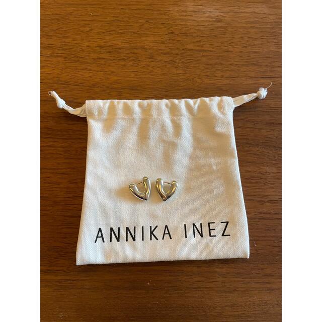 ANNIKA INEZ(アニカイネズ)のAnnika Inez Heart Hoops スモール　フープピアス レディースのアクセサリー(ピアス)の商品写真