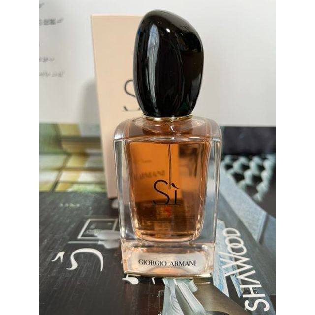 Giorgio Armani(ジョルジオアルマーニ)の新品未使用　ジョルジオアルマーニ　シィ　オードパルファン　50ml コスメ/美容の香水(香水(女性用))の商品写真