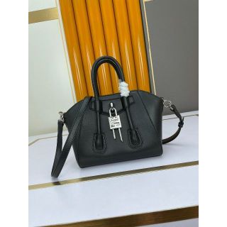 ジバンシィ バッグの通販 2,000点以上 | GIVENCHYのレディースを買う ...