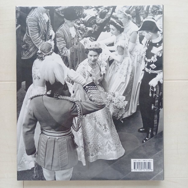エリザベス女王　プラチナジュビリー　70年の壮麗な人生　洋書　写真集
