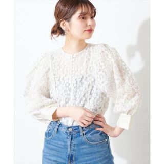 ナチュラルクチュール(natural couture)の【期間限定値下げ4月7日まで】ナチュラルクチュール　お花刺繍2WAYブラウス(シャツ/ブラウス(長袖/七分))