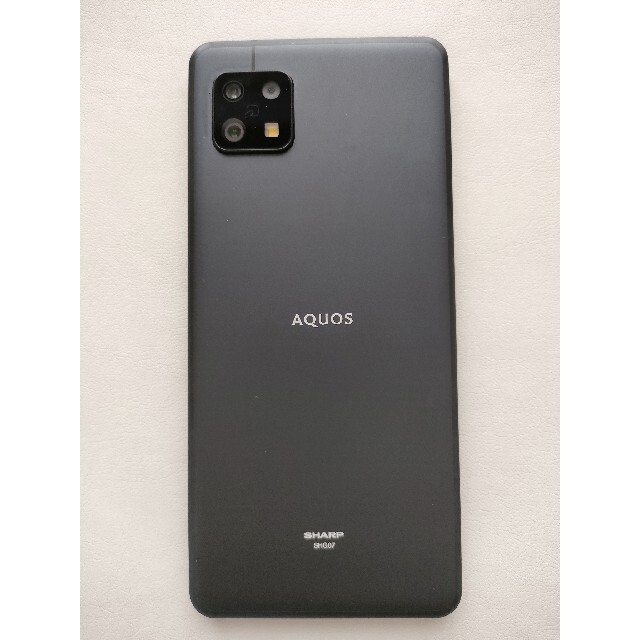 AQUOS(アクオス)のAQUOS sense6s 64GB ブラック SHG07 スマホ/家電/カメラのスマートフォン/携帯電話(スマートフォン本体)の商品写真