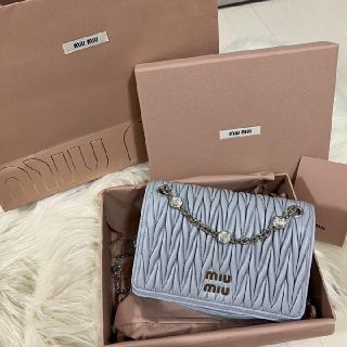 ミュウミュウ ミニバッグの通販 300点以上 | miumiuを買うならラクマ ミュウミュウ ミニバッグの通販 300点以上 | miumiuを買うならラクマ