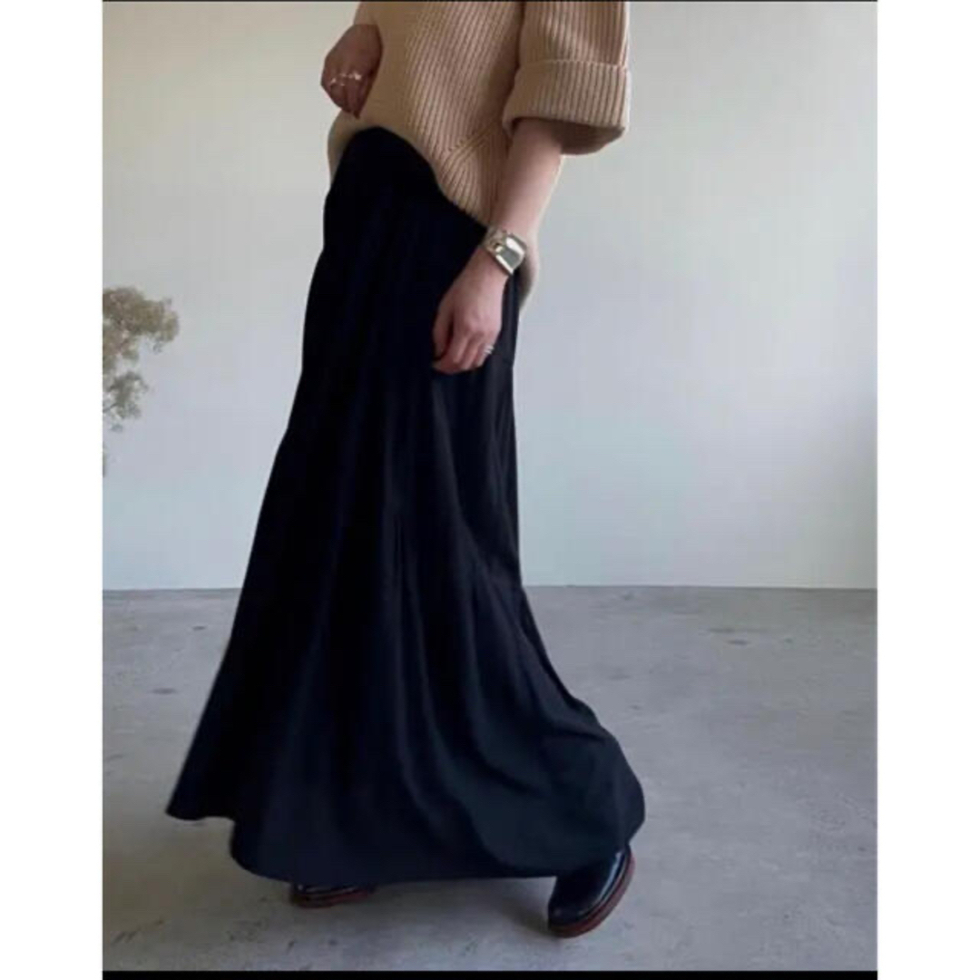 CLANE(クラネ)のクラネ　CLANE  CURVE LINE TIERED SKIRT レディースのスカート(ロングスカート)の商品写真