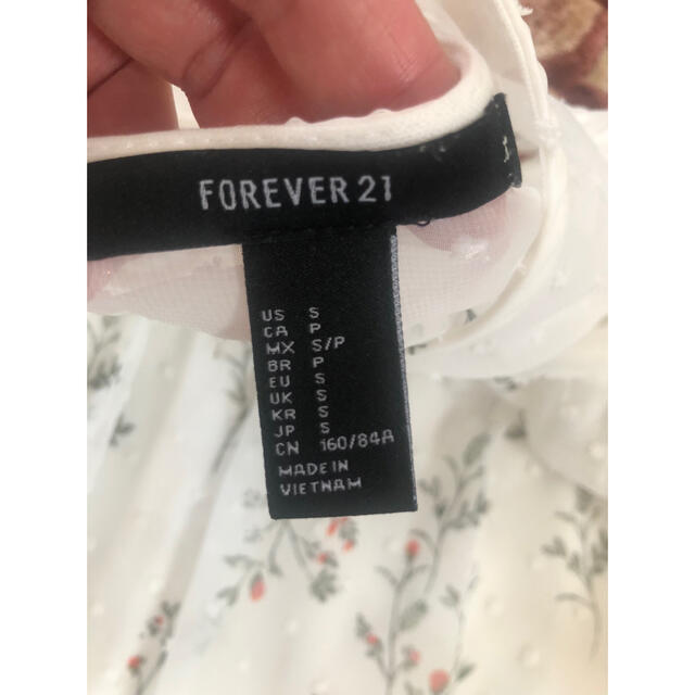 FOREVER 21(フォーエバートゥエンティーワン)の未使用★forever21★カットソー レディースのトップス(カットソー(半袖/袖なし))の商品写真