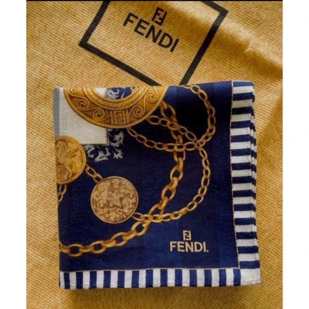 FENDI(フェンディ)の◆ FENDI  ゴージャス　スカーフ　大判　58×58　ハンカチーフ　新品 レディースのファッション小物(バンダナ/スカーフ)の商品写真