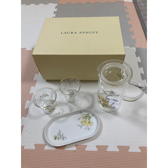 LAURA ASHLEY(ローラアシュレイ)のLAURA ASHLEY  耐熱ガラスティーポット　カップ　トレーセット インテリア/住まい/日用品のキッチン/食器(収納/キッチン雑貨)の商品写真