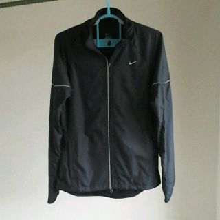 ナイキ(NIKE)の新品 NIKE ウインドブレーカー レディース(トレーニング用品)