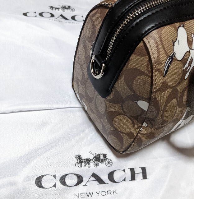 COACH(コーチ)のCOACH  ミニバッグ　シグネチャー　スヌーピー レディースのバッグ(ハンドバッグ)の商品写真
