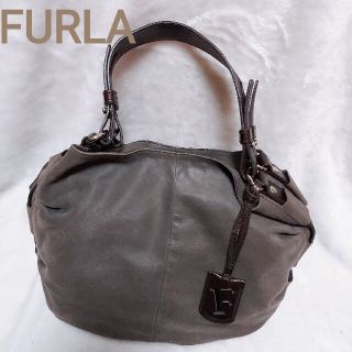 フルラ(Furla)の美品☆フルラ FURLAレザートートバック チャーム付き 茶色 A4可 シボ革(トートバッグ)