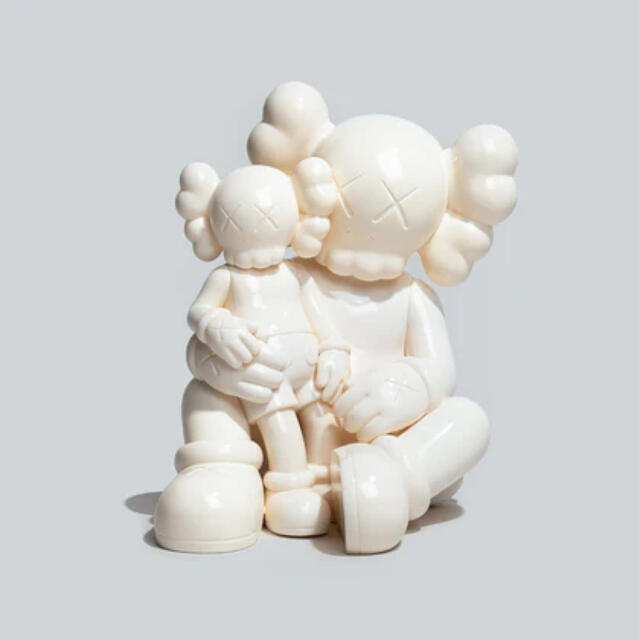 KAWS HOLIDAY CHANGBAI MOUNTAIN Whiteカウズ