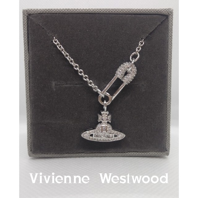 Vivienne Westwood(ヴィヴィアンウエストウッド)のVivienneWestwoodセーフティピンオーブヴィヴィアンネックレス未使用 レディースのアクセサリー(ネックレス)の商品写真