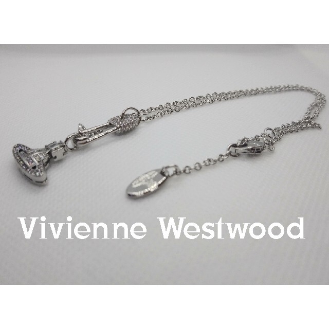 Vivienne Westwood(ヴィヴィアンウエストウッド)のVivienneWestwoodセーフティピンオーブヴィヴィアンネックレス未使用 レディースのアクセサリー(ネックレス)の商品写真