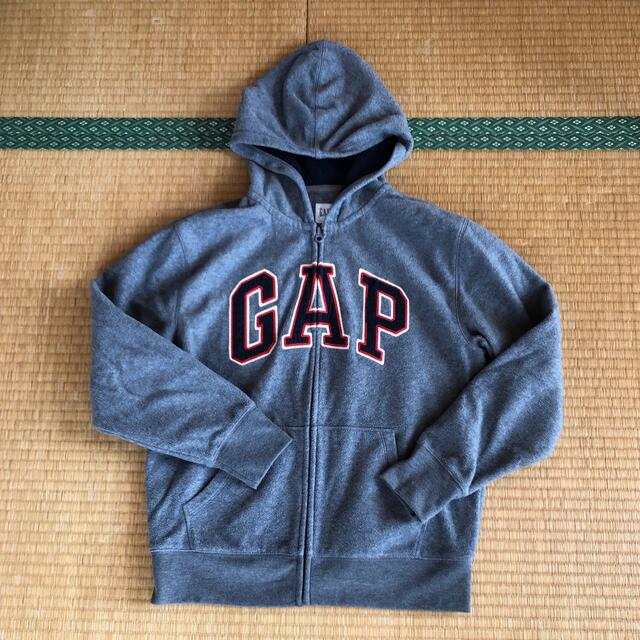 GAP Kids(ギャップキッズ)のGAP kids パーカー　裏起毛　ロゴ キッズ/ベビー/マタニティのキッズ服男の子用(90cm~)(ジャケット/上着)の商品写真