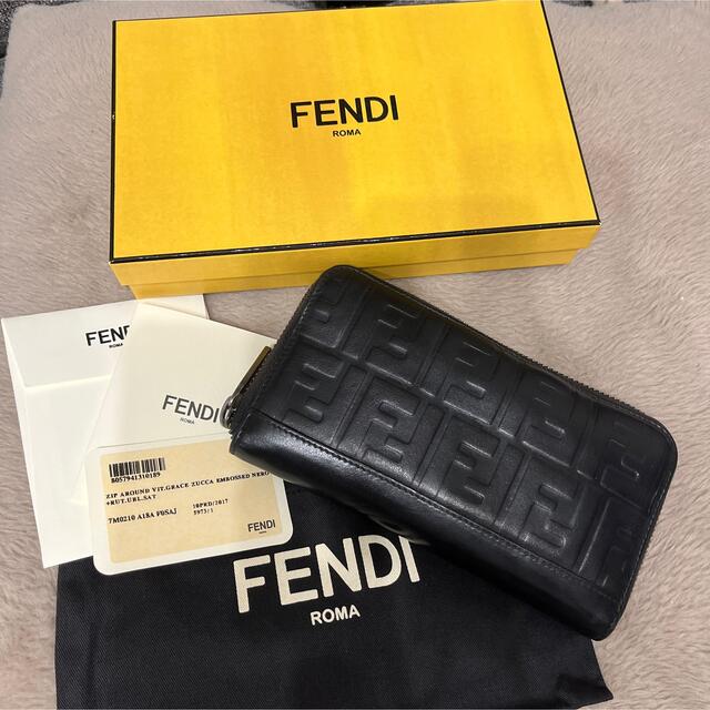 クリスマス割引中!!!FENDI エンボス加工デザイン長財布 hartron