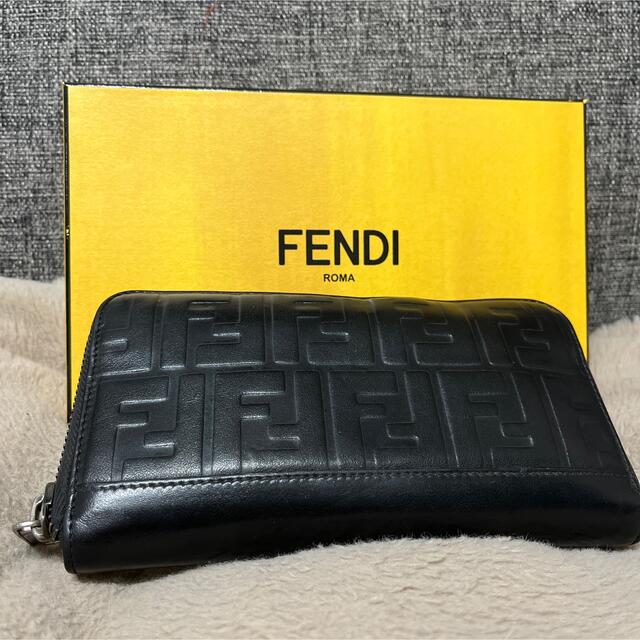 FENDI エンボス加工デザイン長財布