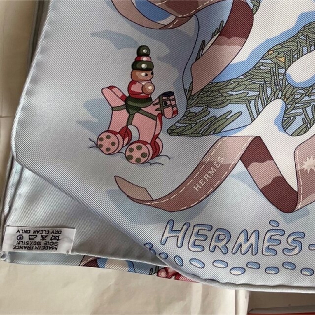 Hermes(エルメス)のエルメス未使用スカーフ90「フォーブル24番地のクリスマス」  レディースのファッション小物(バンダナ/スカーフ)の商品写真