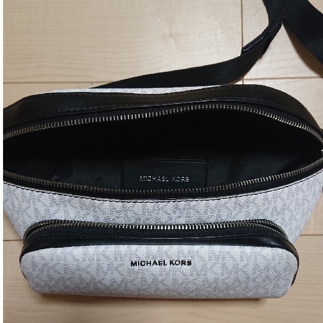 Michael Kors(マイケルコース)のマイケルコース ショルダーバッグ メンズ レディース 値下 メンズのバッグ(ショルダーバッグ)の商品写真