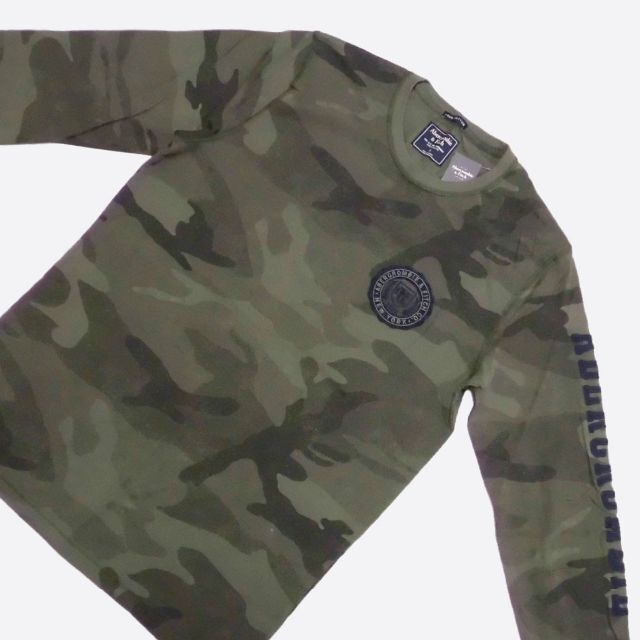 Abercrombie&Fitch(アバクロンビーアンドフィッチ)の★新品★アバクロンビー&フィッチ★アップリケ長袖Tシャツ (Camo/S) メンズのトップス(Tシャツ/カットソー(七分/長袖))の商品写真