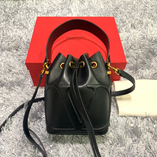 valentino garavani - VALENTINO GARAVANI ショルダーバッグの通販 by ...