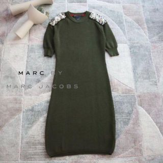 マークバイマークジェイコブス(MARC BY MARC JACOBS)のマーク バイ マーク ジェイコブス　ニットワンピース　M　カーキー　肩おしゃれ(ひざ丈ワンピース)