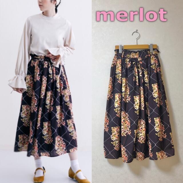 merlot(メルロー)のmerlot  レトロ　花柄　フレアロングスカート　ブラウン レディースのスカート(ロングスカート)の商品写真