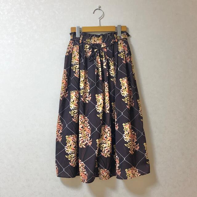 merlot(メルロー)のmerlot  レトロ　花柄　フレアロングスカート　ブラウン レディースのスカート(ロングスカート)の商品写真