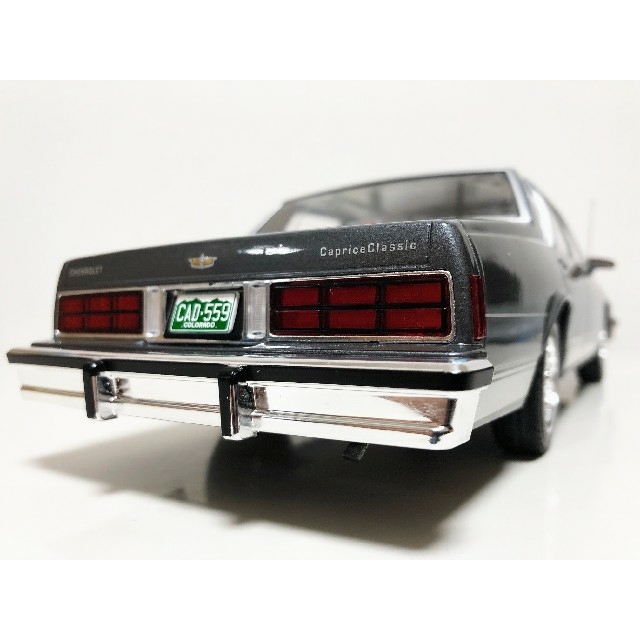 MCG/'87 Chevyシボレー Capriceカプリス  1/18