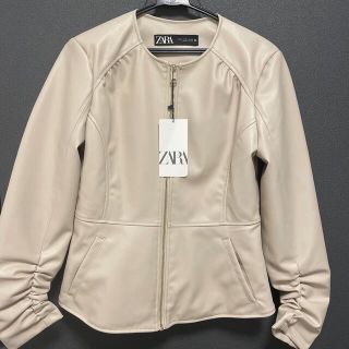 ザラ(ZARA)の新品ZARAザラフェイクレザージャケットベージュ(ライダースジャケット)