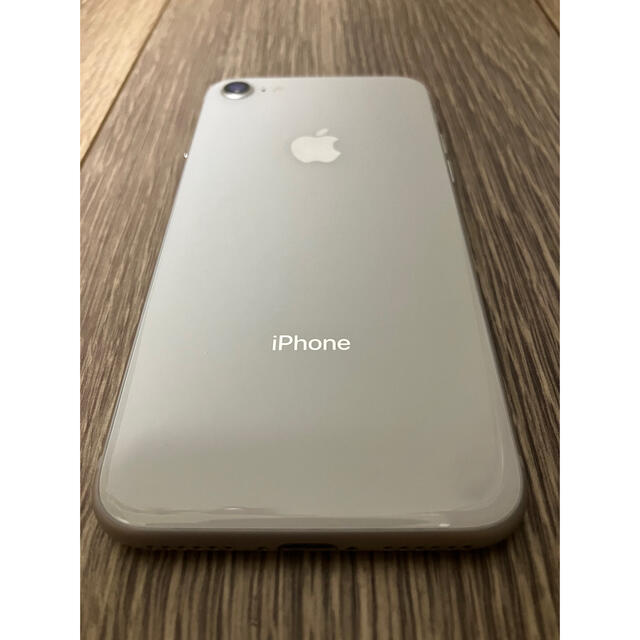 iPhone(アイフォーン)のiPhone8 64GBシルバー87%SIMフリー 画面割れ白ロム スマホ/家電/カメラのスマートフォン/携帯電話(スマートフォン本体)の商品写真