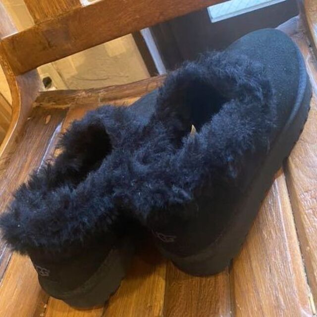 UGG(アグ)の完売しました。。。綺麗目コーデ女子必見✨超美品✨24cm✨UGG✨Nita✨ニタ レディースの靴/シューズ(スリッポン/モカシン)の商品写真