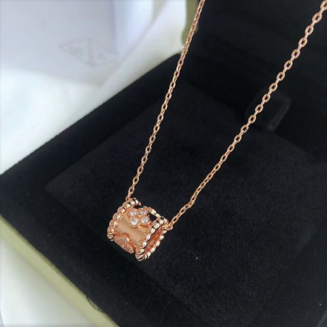 Van Cleef & Arpels ペルレ クローバー ペンダント Van Cleef & Arpels ペルレ クローバー ペンダント
