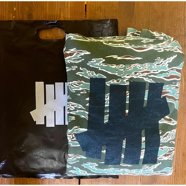 UNDEFEATED(アンディフィーテッド)のUNDEFEATED   CAMO CARGO HOODEI & SHORT メンズのトップス(パーカー)の商品写真