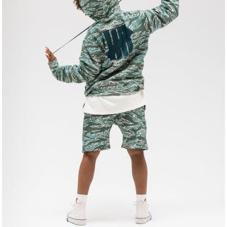 アンディフィーテッド(UNDEFEATED)のUNDEFEATED   CAMO CARGO HOODEI & SHORT(パーカー)