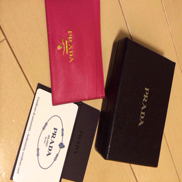 ♥︎PRADA♥︎カードケース