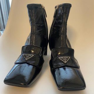 プラダ(PRADA)の箱付きプラダエナメルショートブーツ35.5黒(ブーツ)