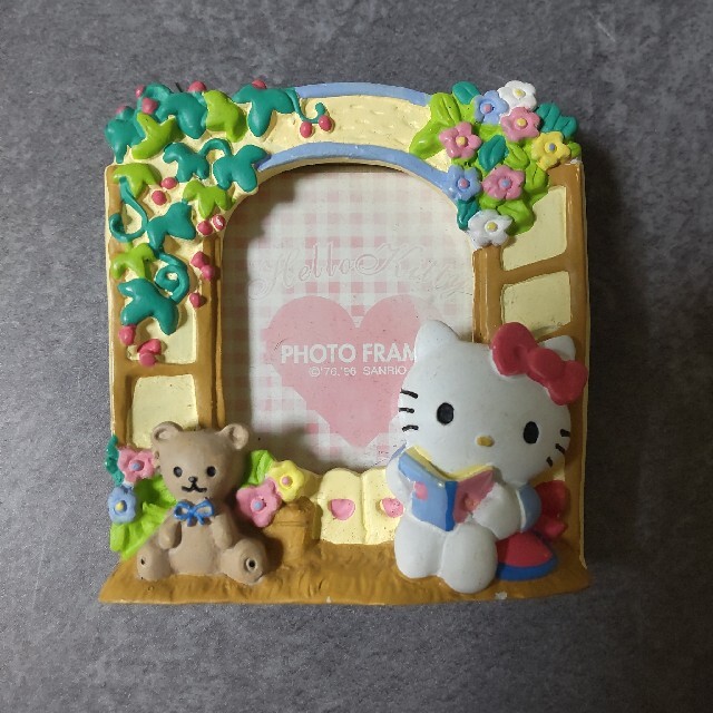 ハローキティ(ハローキティ)のSANRIO【1996年】HELLO KITTY/ハローキティミニフォトフレーム エンタメ/ホビーのおもちゃ/ぬいぐるみ(キャラクターグッズ)の商品写真