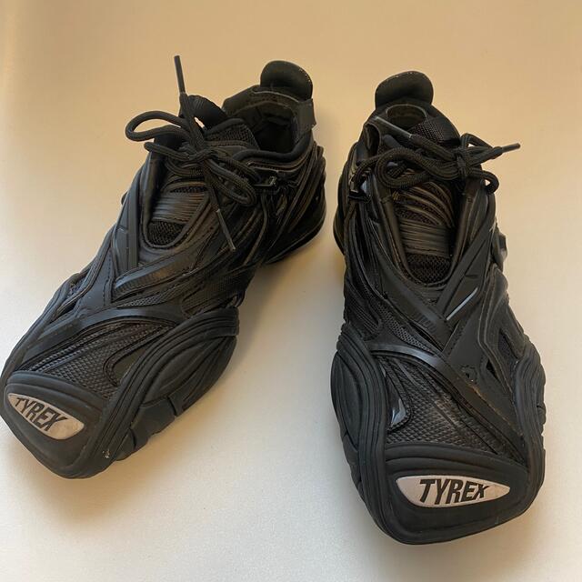 2回だけ外で着用しましたbalenciaga tyrex 付属品