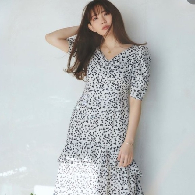 Her lip to - Herlipto Lip Floral-printed Midi Dressの通販 by ...