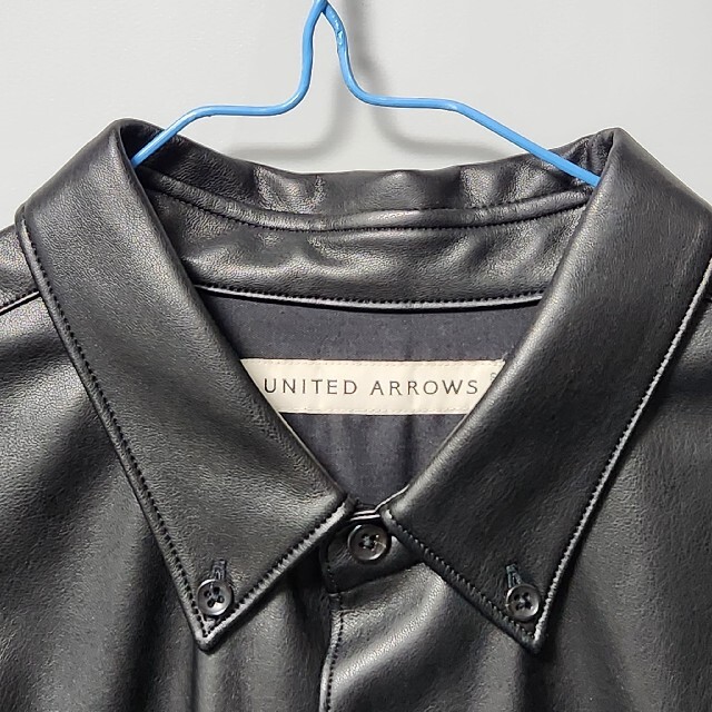 UNITED ARROWS(ユナイテッドアローズ)のユナイテッドアローズ　フェイクレザーシャツ　メンズ メンズのトップス(シャツ)の商品写真