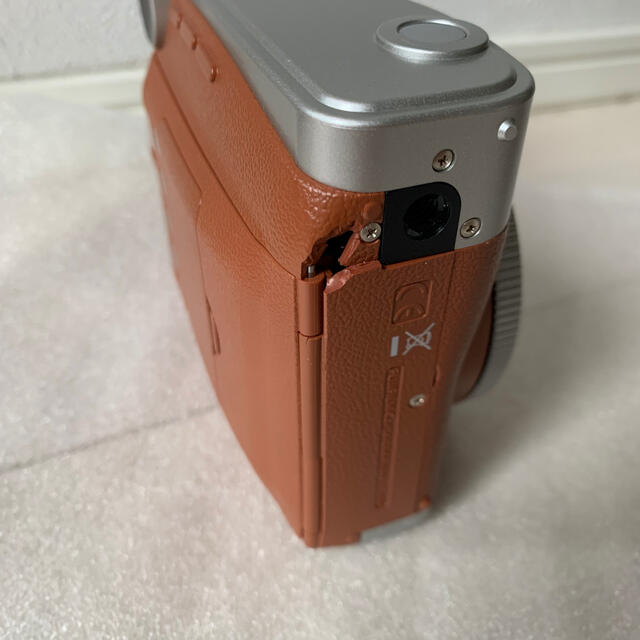 富士フイルム(フジフイルム)のFUJI FILM INSTAX MINI 90 ネオクラシック BROWN スマホ/家電/カメラのカメラ(フィルムカメラ)の商品写真