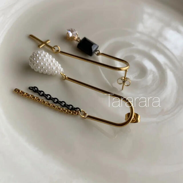 ●handmade Unbalance pierce●金属アレルギー対応 ハンドメイドのアクセサリー(ピアス)の商品写真