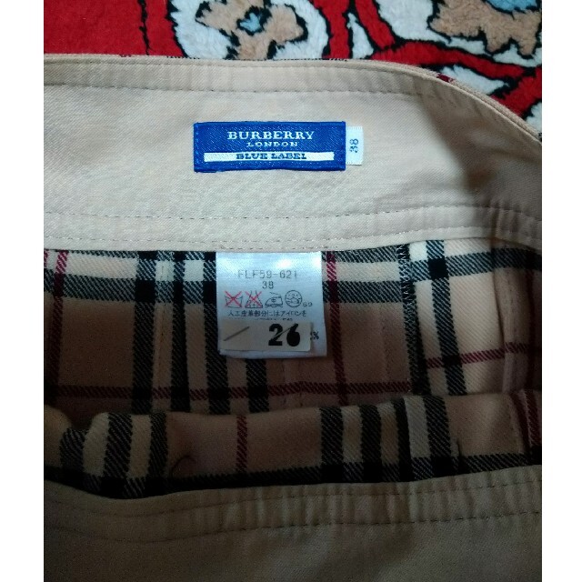 バーバリーブルーレーベルミニスカート(ベルトが珍しいボルドー色)レディース