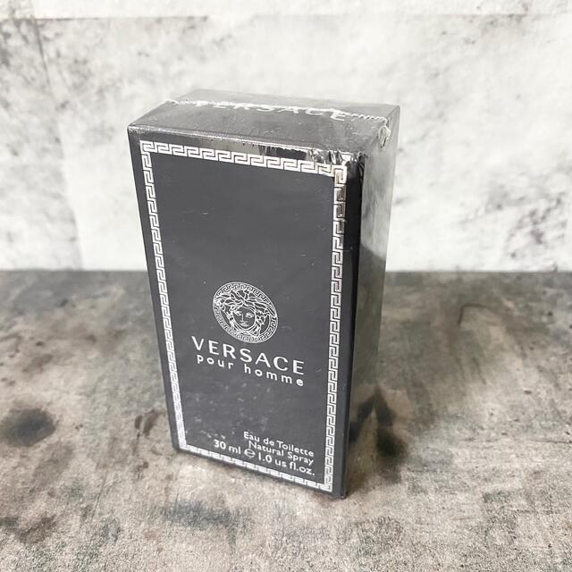 VERSACE(ヴェルサーチ)の新品未使用★ ヴェルサーチ プールオム EDT 30 人気香水 コスメ/美容の香水(香水(男性用))の商品写真