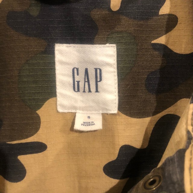 GAP(ギャップ)のミリタリージャケット　GAP　迷彩　ミリタリー レディースのジャケット/アウター(ミリタリージャケット)の商品写真