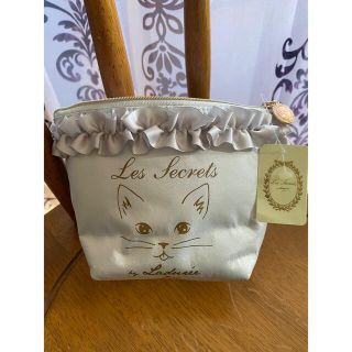 ラデュレ(LADUREE)のラデュレ♡猫柄マチありポーチ・猫好きには、たまらないフリル付き　裏地付き(ポーチ)