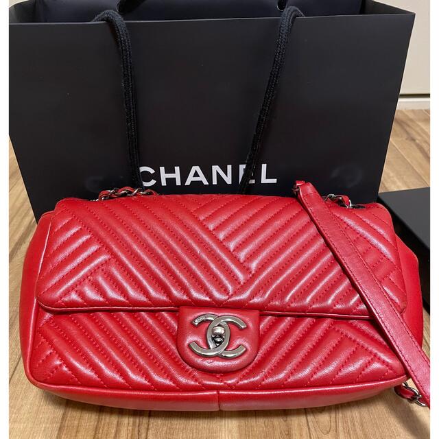 CHANEL Vステッチ　チェーンバッグ