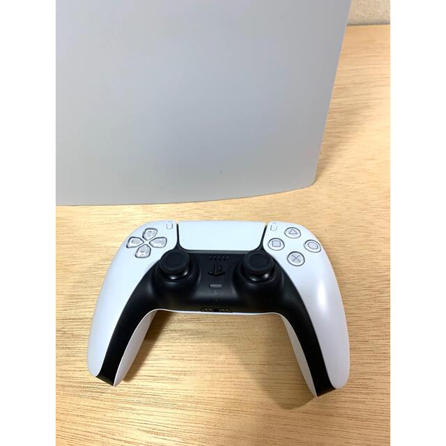 PlayStation(プレイステーション)のSONY PS5 本体 CFI-1100A エンタメ/ホビーのゲームソフト/ゲーム機本体(家庭用ゲーム機本体)の商品写真