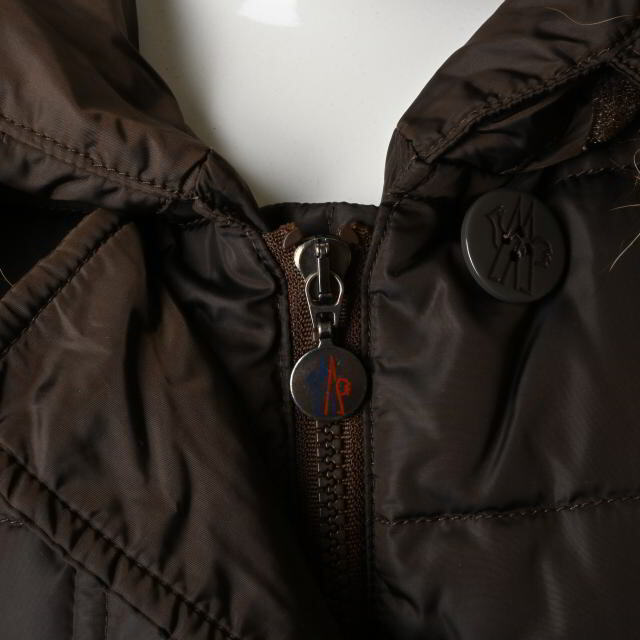 MONCLER(モンクレール)のMONCLER ベルト付き ダウン ジャケット レディースのジャケット/アウター(ダウンジャケット)の商品写真